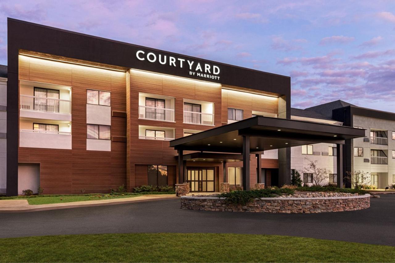 Courtyard Tupelo Hotell Exteriör bild