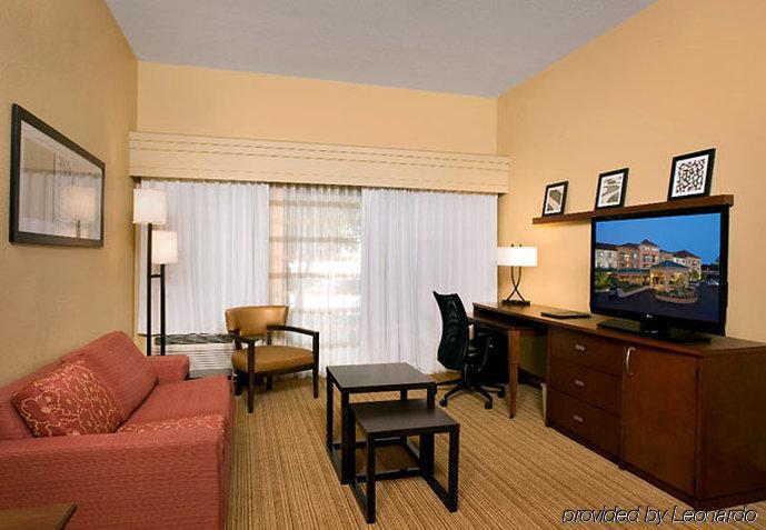 Courtyard Tupelo Hotell Rum bild
